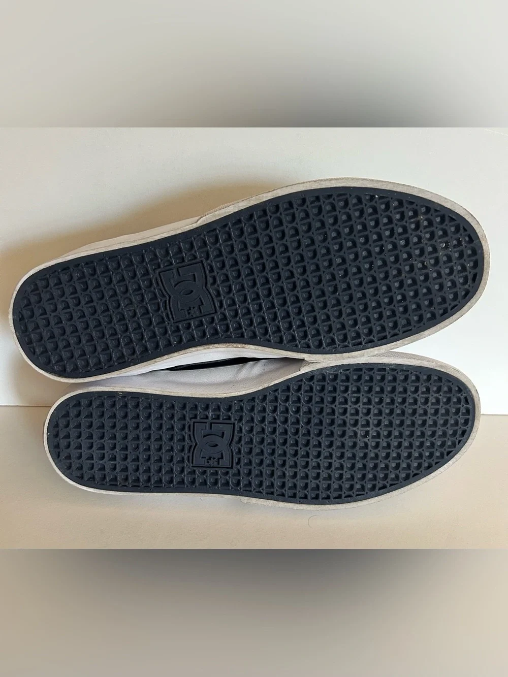 DC Kalis Vulc S Navy and White Low-Top Skate Sneakers